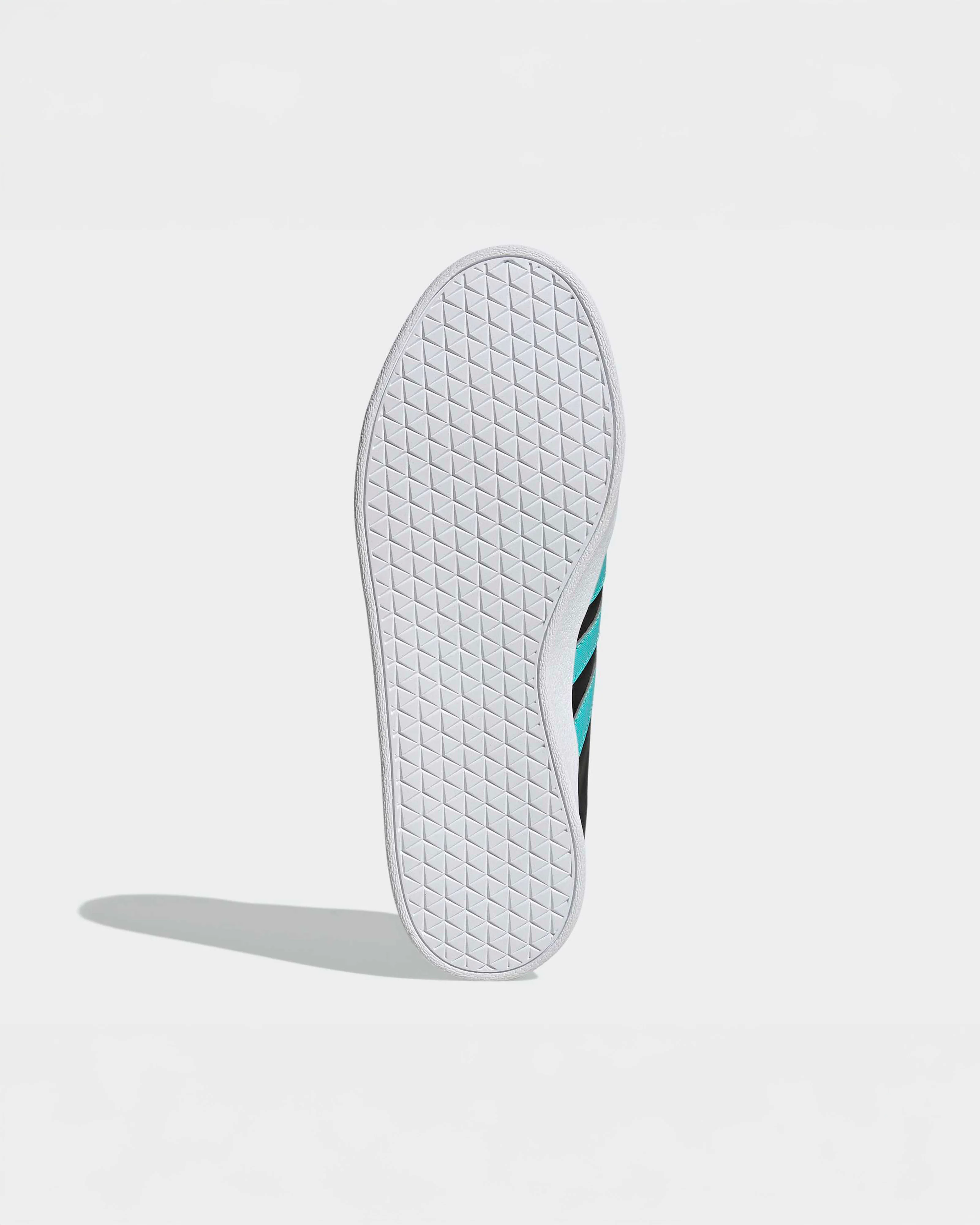 VL Court Shoes Black - Image 3