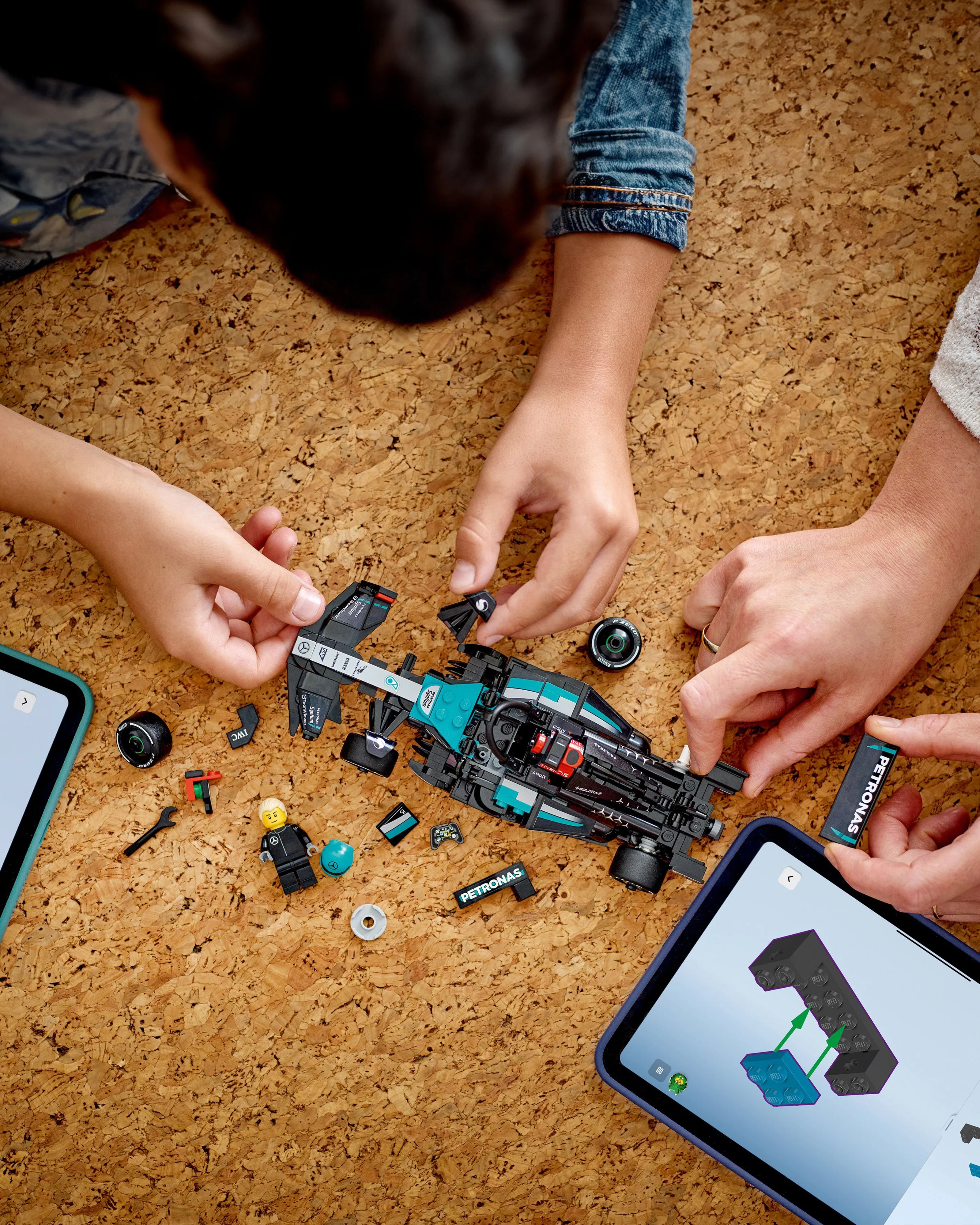 LEGO® Speed Champions Mercedes-AMG F1 W15 Race Car - Image 5