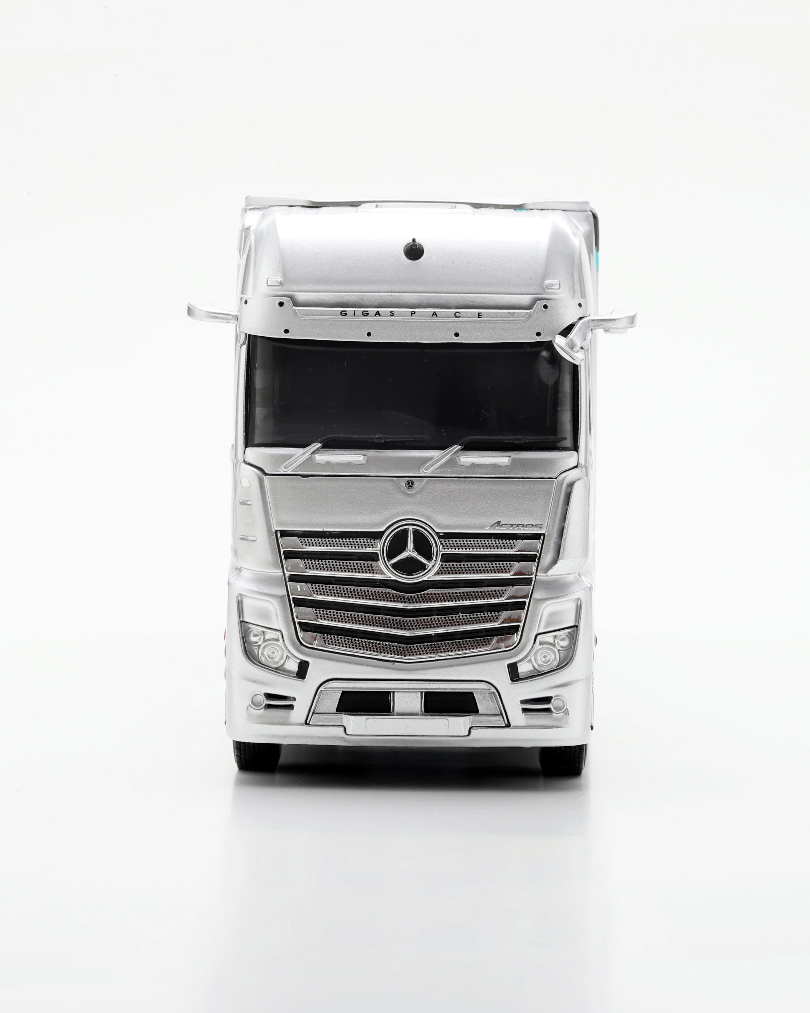 Mercedes-AMG F1 Team Truck 2023 - Image 4